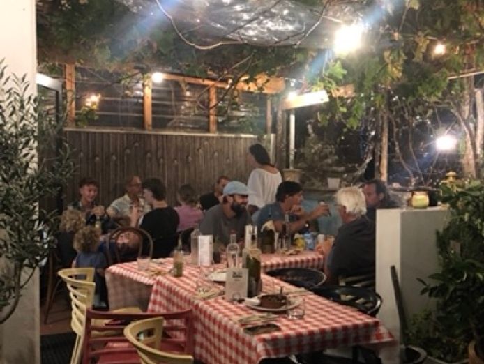 authentic-italian-deli-shop-and-pizzeria-cafe-in-byron-bay-4
