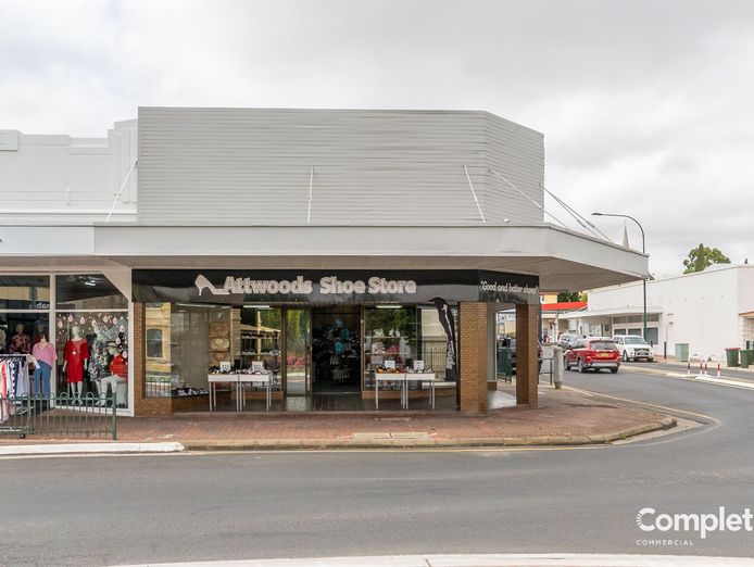 attwoods-shoe-store-naracoorte-0