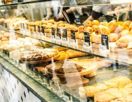 Iconic 30-Year-Old Bakery Café – First Time on the Market! [2505271]