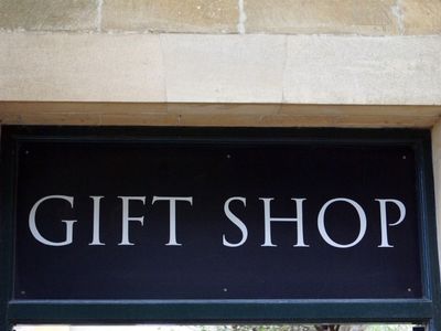 shopping-centre-dollar-shop-tkg-14-000-pw-business-visa-suitable-2302111-1