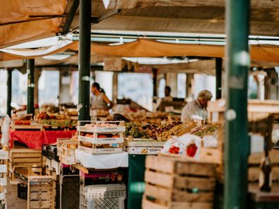 popular-fruit-amp-veg-shop-near-boxhill-cheap-rent-2410301-2