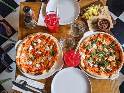 authentic-italian-pizza-shop-short-trading-hours-quality-ingredients-2606241-0