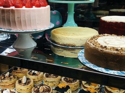 bakery-cafe-6-days-easy-to-run-high-profit-suitable-for-family-2501072-1