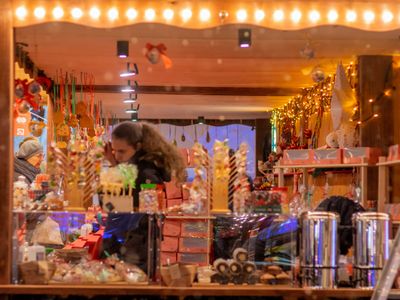 beautiful-modern-setup-gift-shop-2402262-0