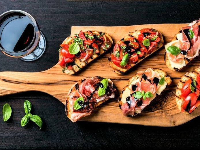 thriving-restaurant-amp-bar-16k-weekly-sales-low-rent-high-exposure-locatio-0