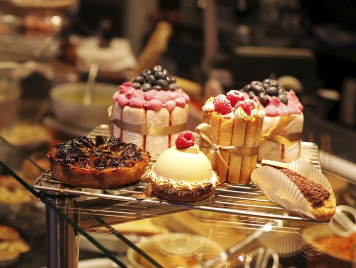cafe-restaurant-2610142-2