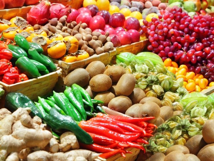 fruit-and-vegetable-shop-2609241-0