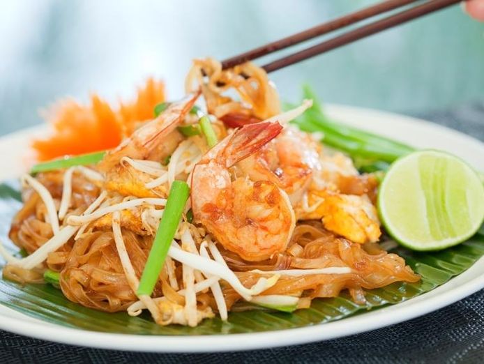 fully-equipped-restaurant-in-prime-area-high-foot-traffic-suitable-for-any-c-1