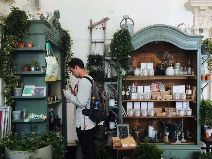 beautiful-modern-setup-gift-shop-2402262-1