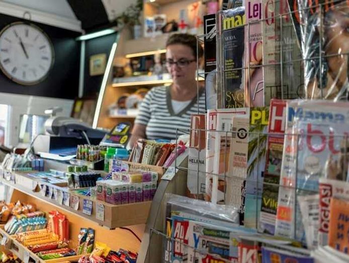 beautiful-modern-setup-gift-shop-2402262-2