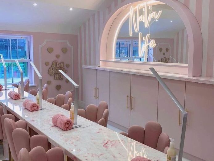 established-nail-salon-busy-shopping-centre-29-000-wiwo-2603261-0