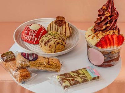 acai-dessert-business-prime-main-entrance-position-in-busy-shopping-centre-1