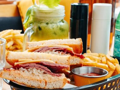 day-trade-cafe-in-affluent-location-with-cheap-rent-9