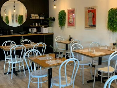 day-trade-cafe-in-affluent-location-with-cheap-rent-6