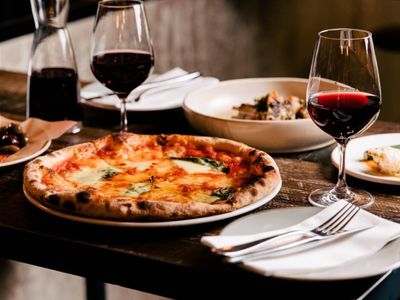 iconic-wine-bar-and-pizzeria-in-prime-location-5
