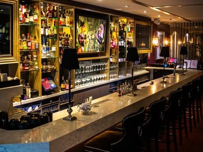 super-urgent-sale-beautifully-presented-bar-restaurant-0