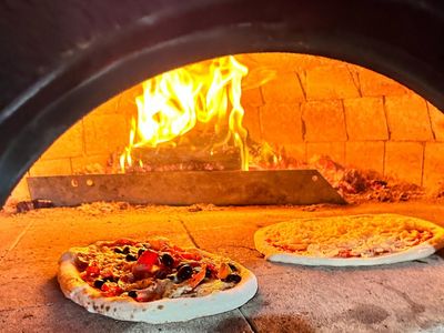 authentic-italian-pizzeria-local-gem-with-lifestyle-hours-low-rent-0