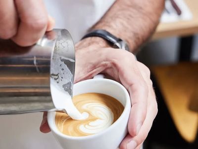 thriving-bayside-cafe-strong-profits-day-trade-only-prime-location-1