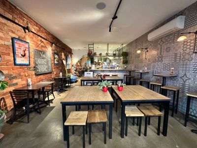 prime-licensed-glenferrie-road-hospitality-opportunity-with-exceptional-exposure-1