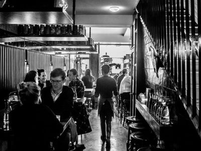 iconic-wine-bar-and-pizzeria-in-prime-location-7