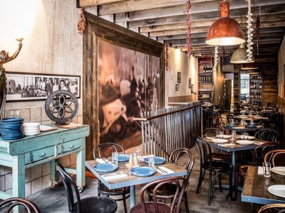 iconic-wine-bar-and-pizzeria-in-prime-location-2