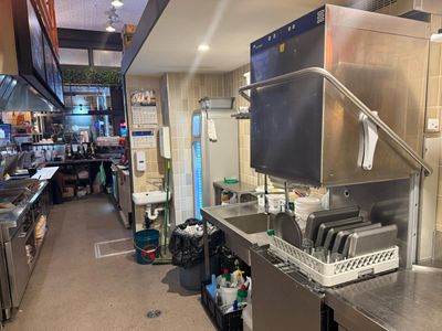 standout-corner-site-burger-bar-take-away-4