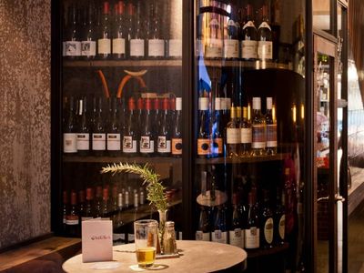 iconic-wine-bar-and-pizzeria-in-prime-location-4