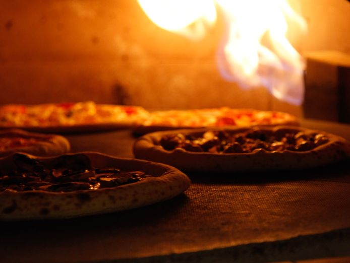 italian-restaurant-with-wood-fired-marana-pizza-oven-7