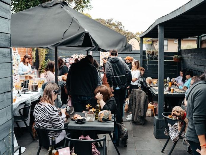 day-trade-cafe-in-affluent-location-with-cheap-rent-4