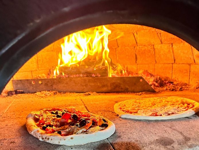 authentic-italian-pizzeria-local-gem-with-lifestyle-hours-low-rent-0
