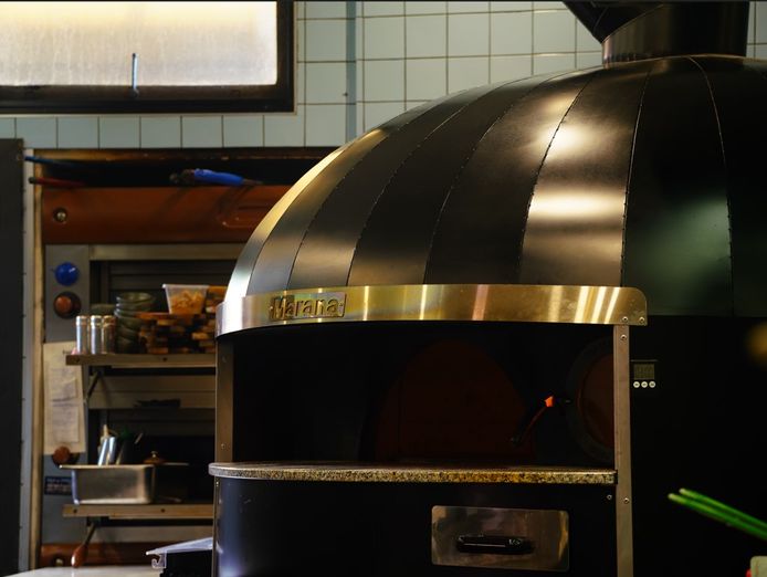 italian-restaurant-with-wood-fired-marana-pizza-oven-0