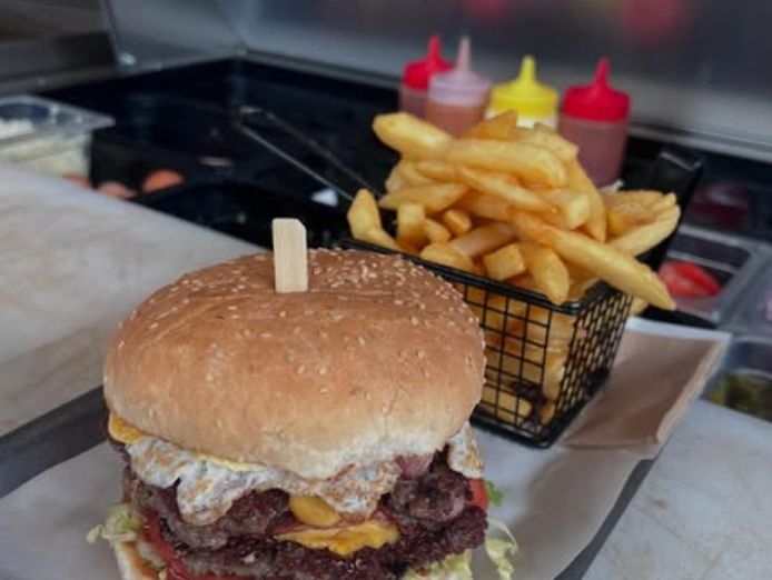 standout-corner-site-burger-bar-take-away-6