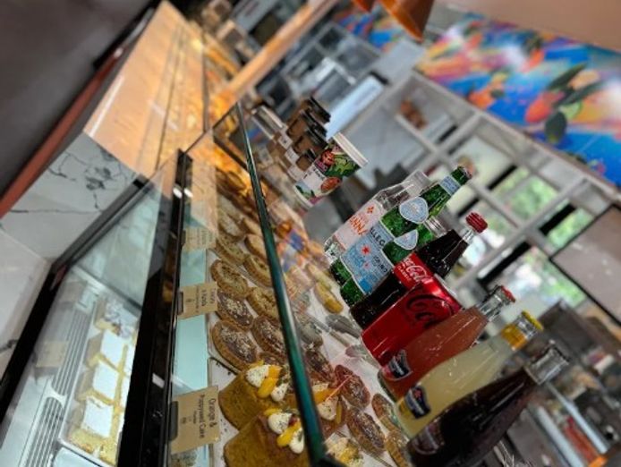 high-traffic-grab-and-go-takeaway-prime-market-retail-only-trading-4-5-days-4