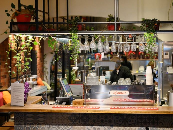 prime-licensed-glenferrie-road-hospitality-opportunity-with-exceptional-exposure-0