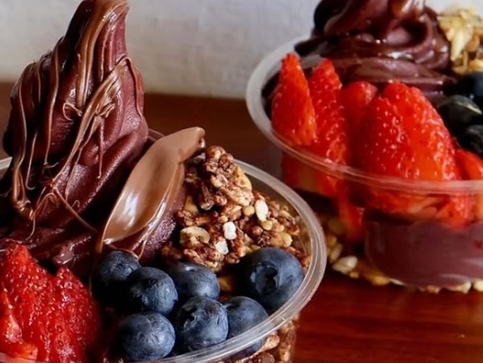 acai-dessert-business-prime-main-entrance-position-in-busy-shopping-centre-0