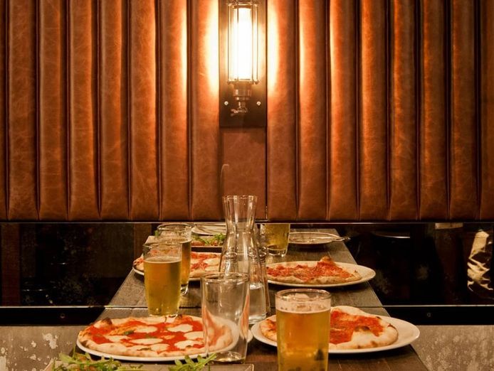 iconic-wine-bar-and-pizzeria-in-prime-location-6