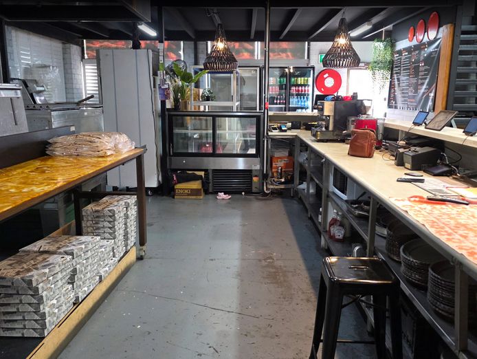 abs-103-halal-pizza-persian-cuisine-restaurant-for-sale-in-keysborough-2