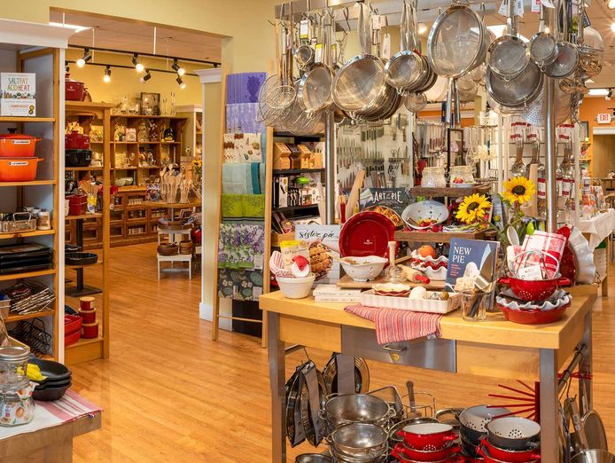 large-scale-succesfull-retail-store-1