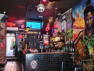 three-monkeys-award-winning-bar-on-chapel-street-3