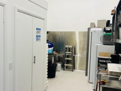 fully-fitted-modern-pizzeria-with-premium-fit-out-9