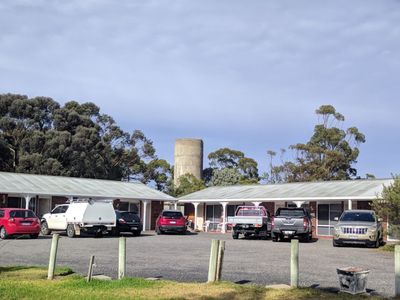 high-exposure-regional-motel-on-prime-western-highway-site-1