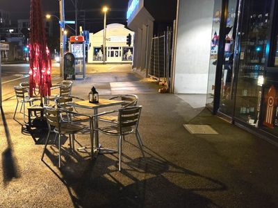 hydrant-bar-a-charming-and-stylish-local-retreat-0