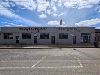 railway-hotel-strathmerton-vic-murray-river-one-pub-town-1