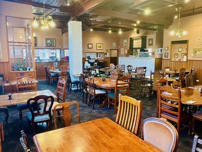 queen-39-s-head-hotel-well-established-venue-7