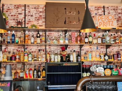 under-offer-iddy-biddy-bar-2