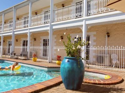 under-contract-white-lace-motor-inn-west-mackay-1