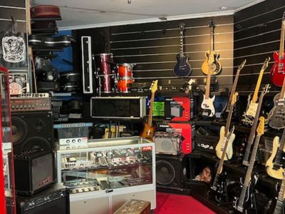 guitar-village-frankston-comes-with-a-large-online-commerce-network-retail-sh-5