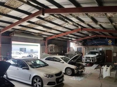 24-hour-towing-service-body-repair-shop-1p6297-3