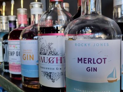 hydrant-bar-a-charming-and-stylish-local-retreat-8