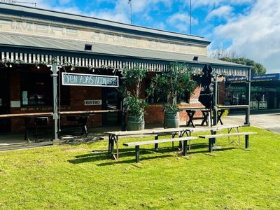 award-winning-farmers-arms-hotel-creswick-0